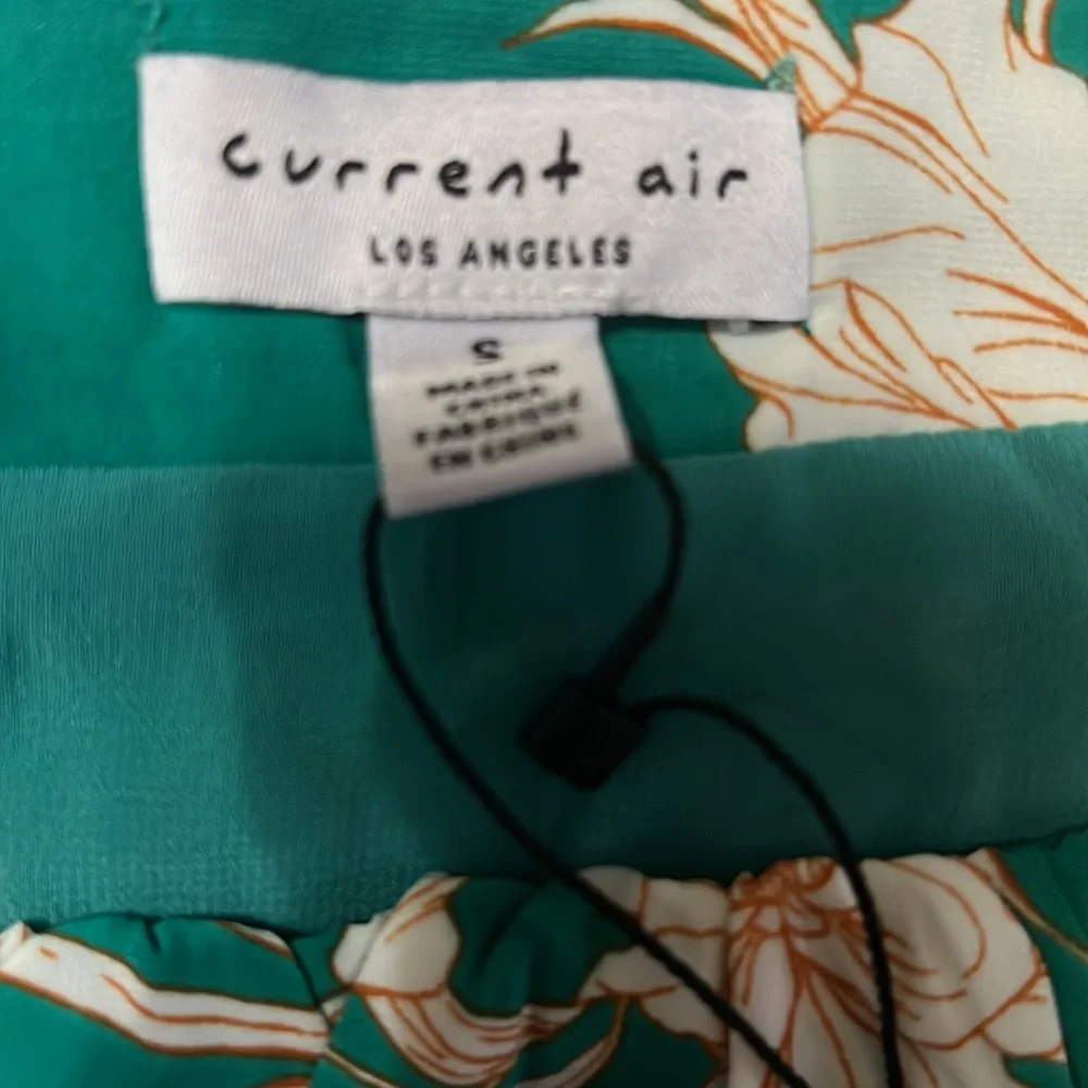 Current Air brand Teal and White Floral 3/4 Sleeve Top - Picture 7 of 10